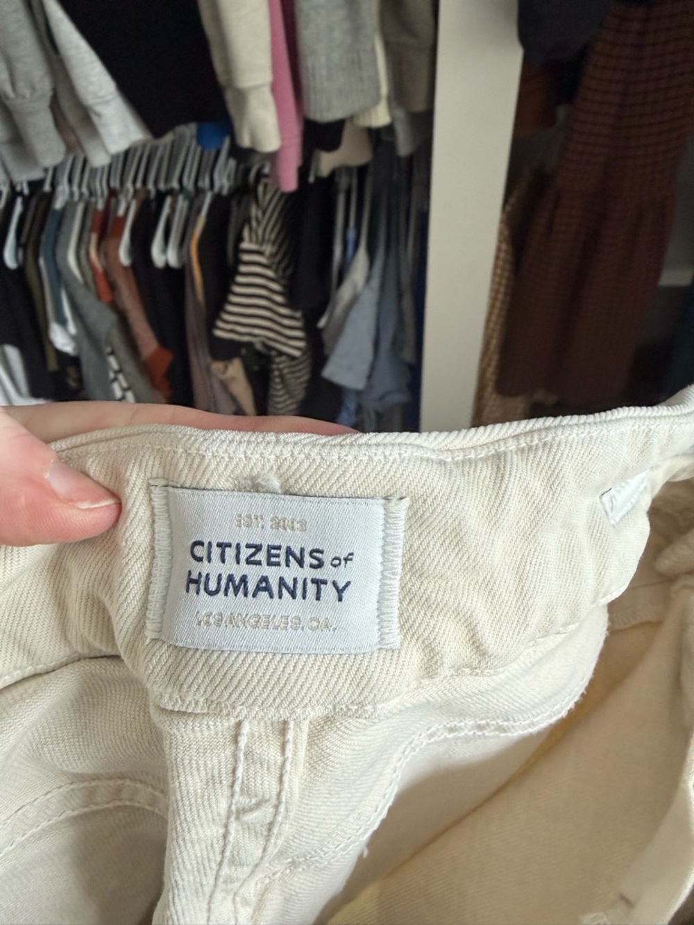 Citizens of Humanity Isola Mid Rise Cropped Boot
In Soft White - Picture 7 of 8